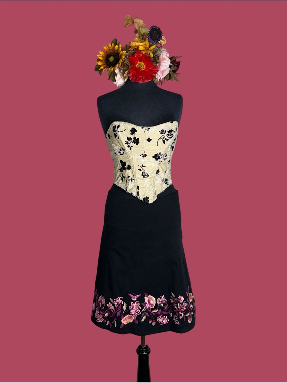 Persaman New York Petite Black vintage embroidered skirt